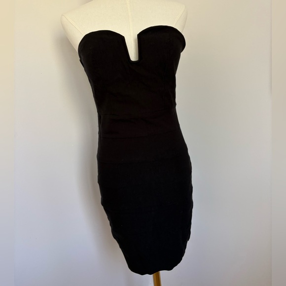 Charlotte Russe Dresses & Skirts - Charlotte Russe Black Strapless Dress